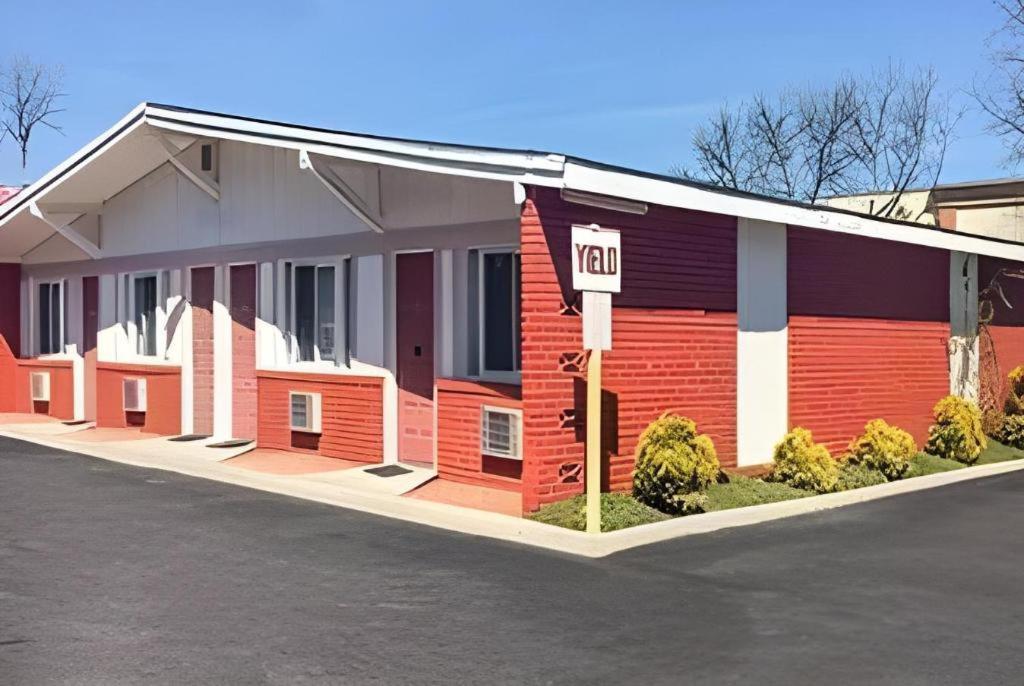 Travelodge By Wyndham Bay Shore Long Island Exterior foto